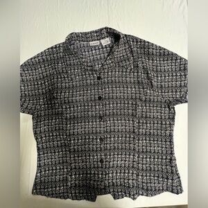 LIZ BAKER ESSENTIALS CLASSIC BUTTON UP POLYESTER BLOUSE. BLACK PATTERNED SIZE 16